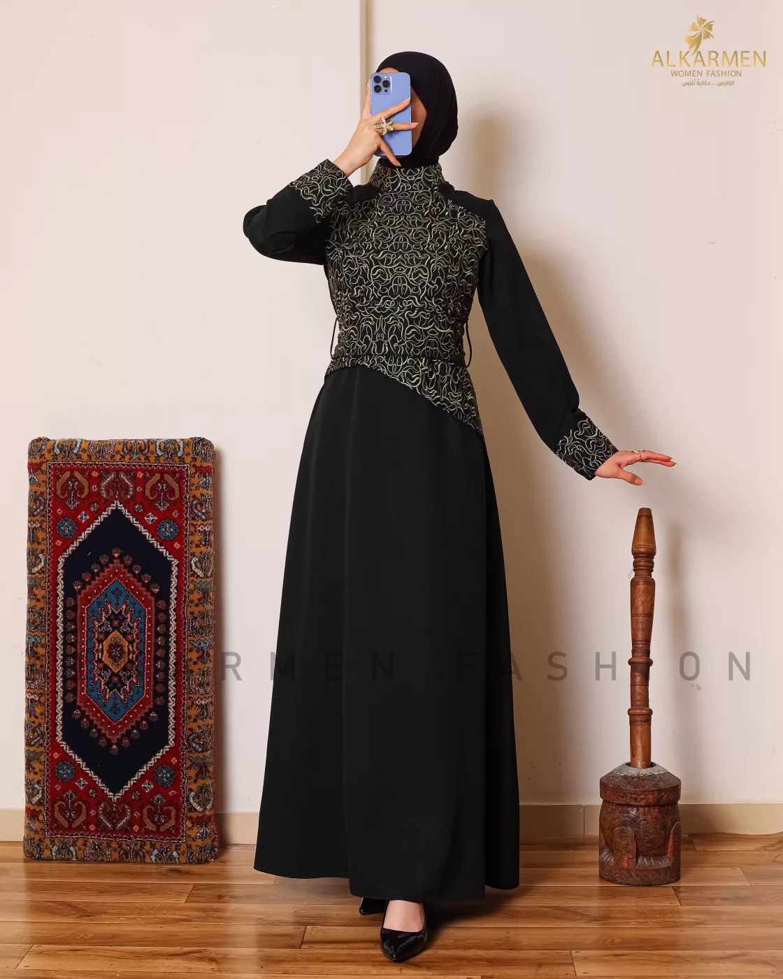 اسود وذهبي