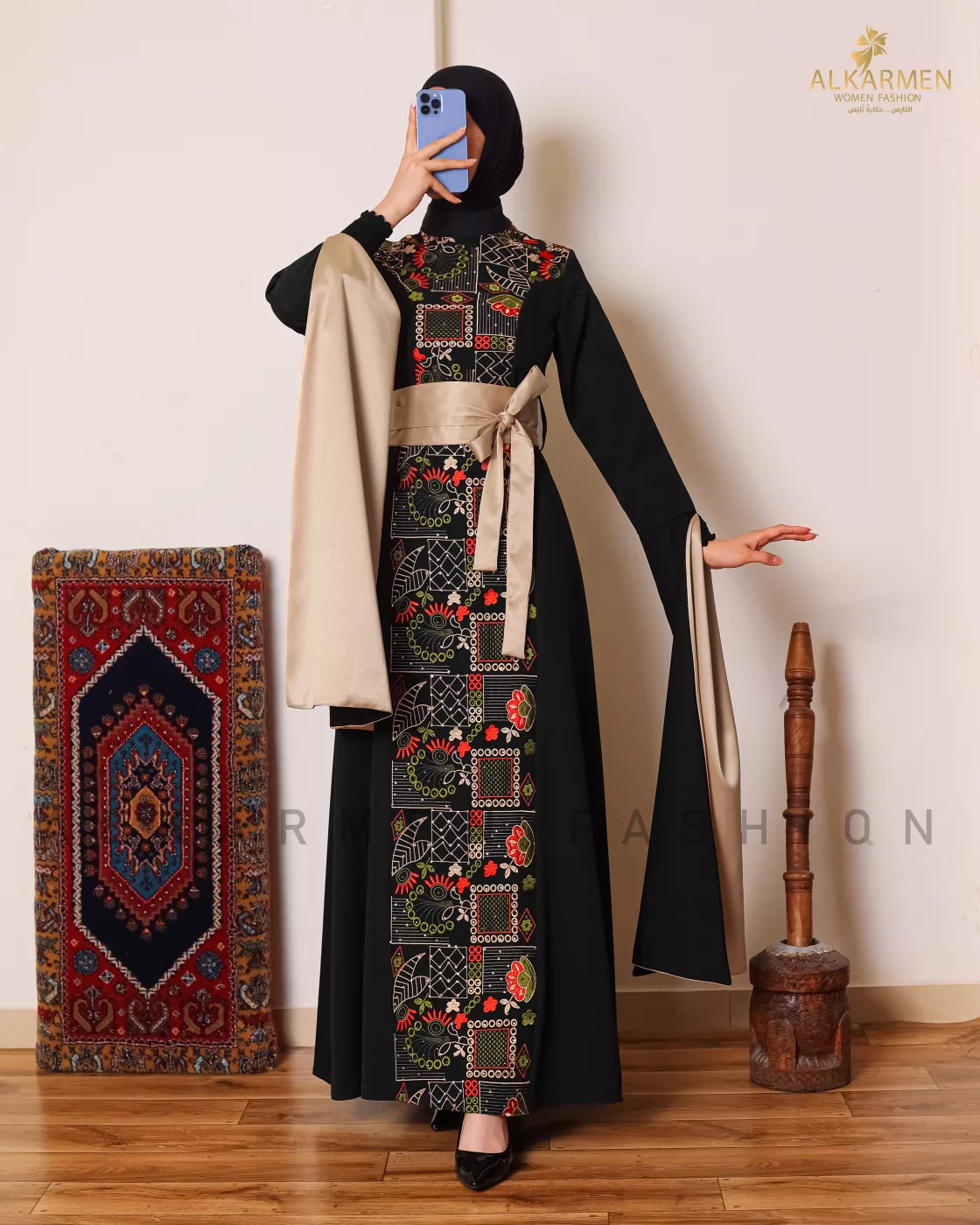 اسود وذهبي