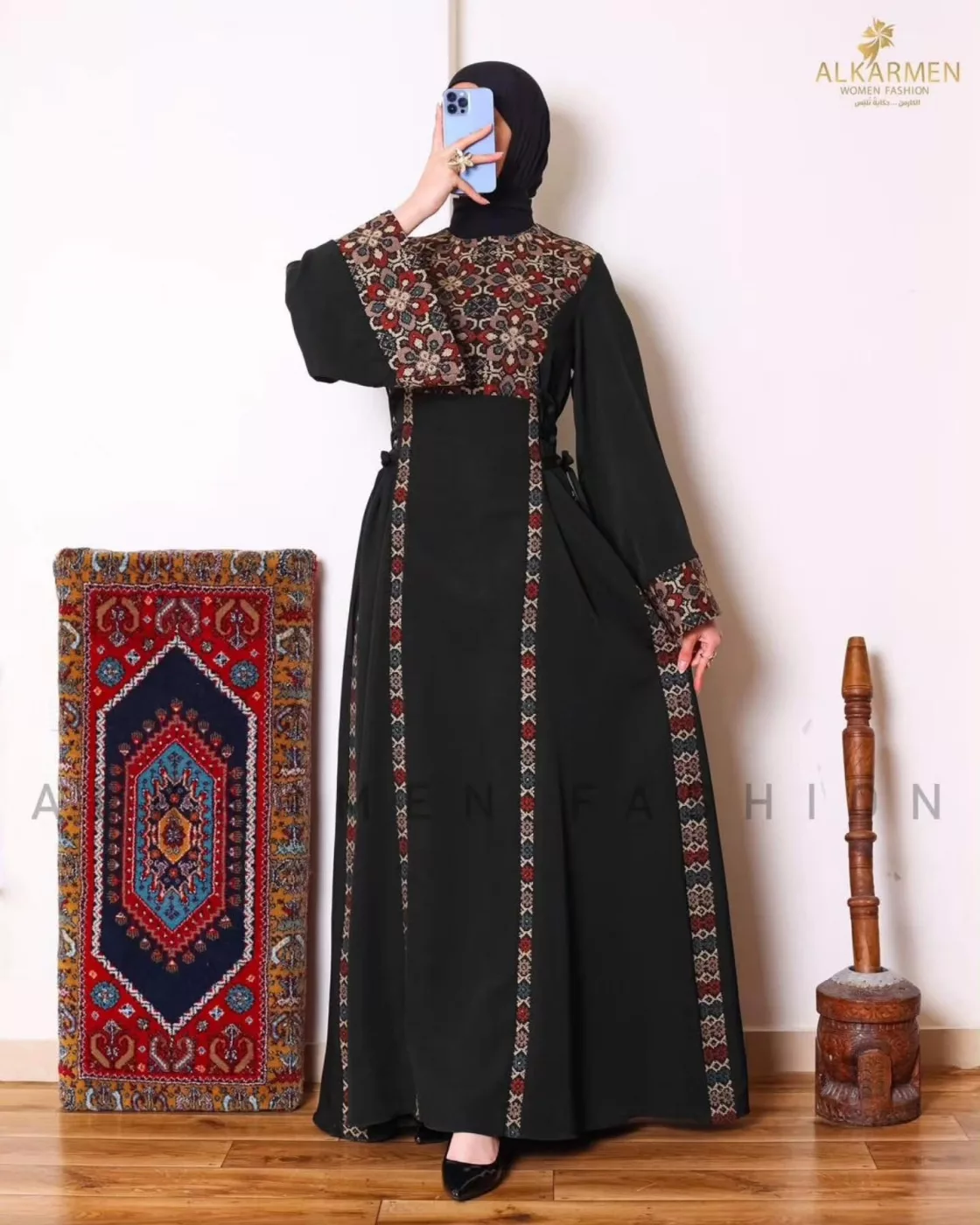 اسود وملون
