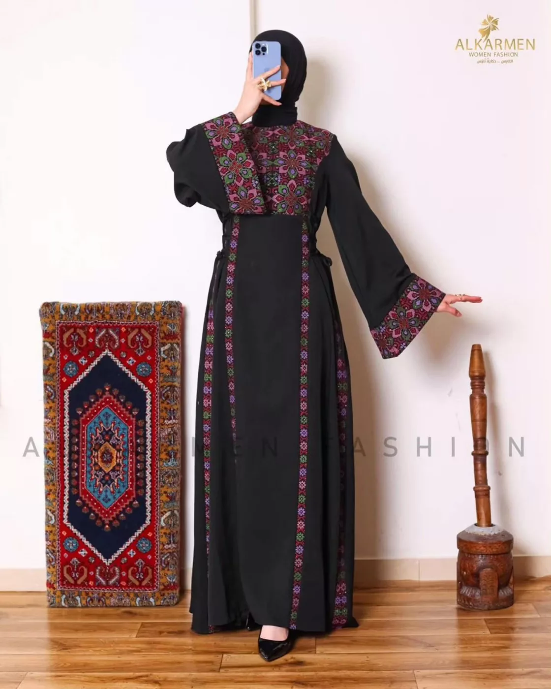 اسود وخمري